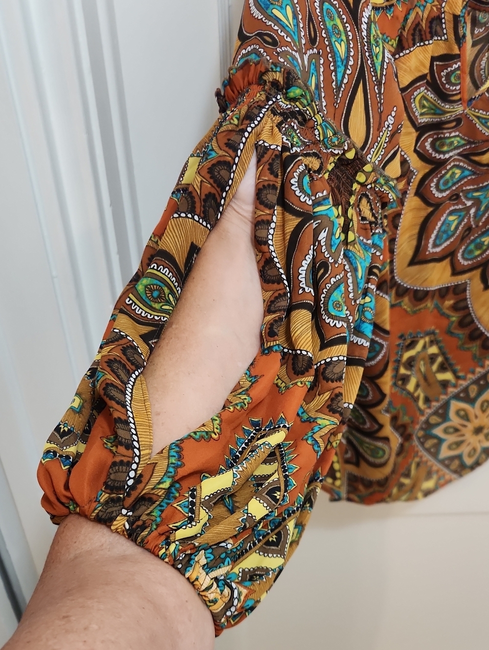Chico's Mixed Print Chiffon Longsleeve Blouse Top Size 1 (US Size Medium) - Picture 5 of 11